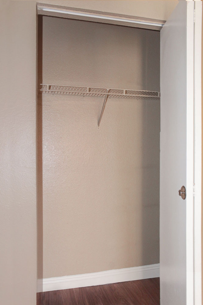 Interior photo of Mandalay Bay apartment Closet 1