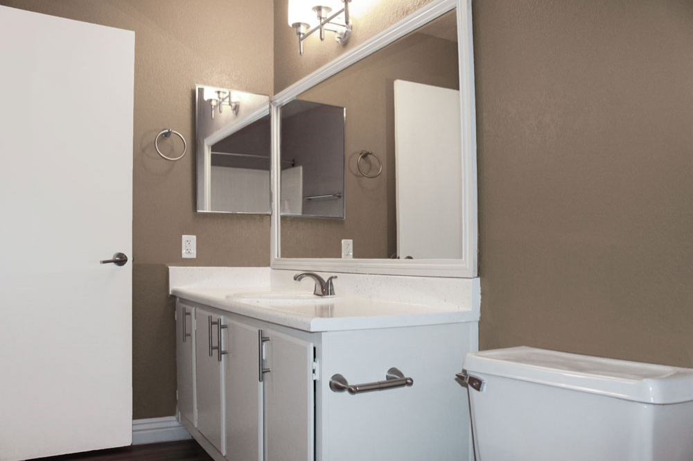 Interior photo of Mandalay Bay apartment Bathroom 2